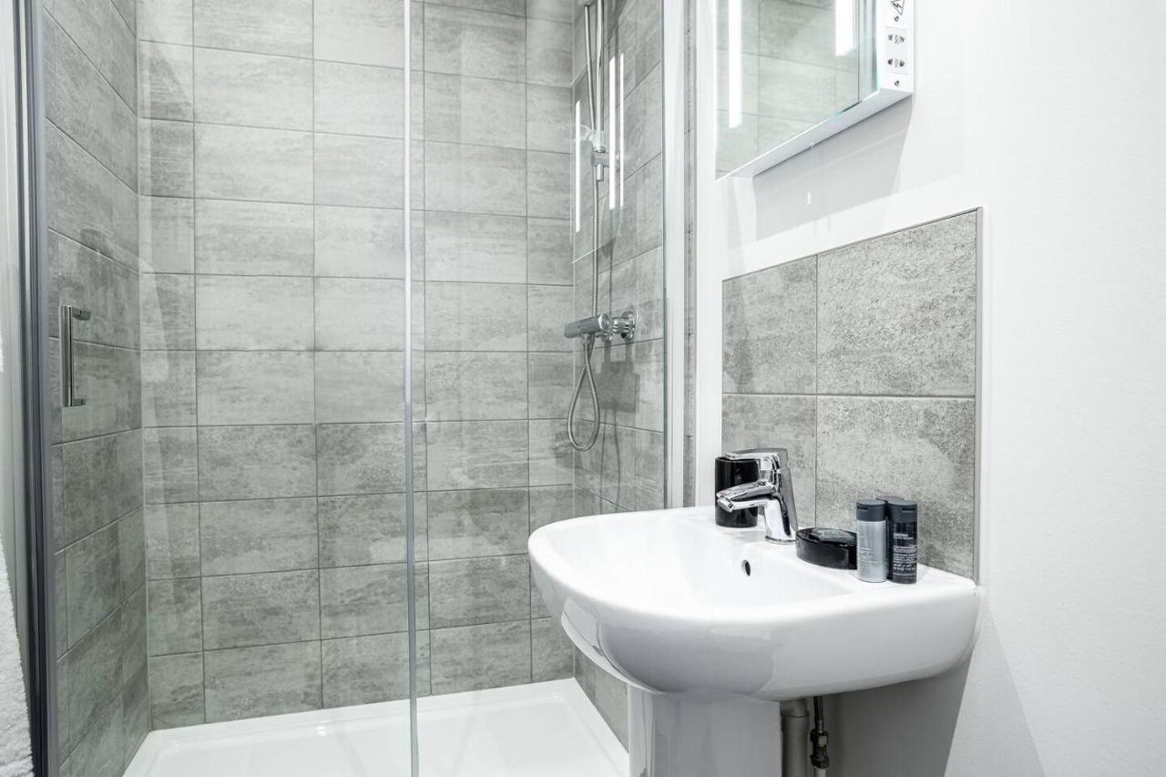 Two Bedroom - Central Peterborough Apartment - Bayard Apartments Kültér fotó